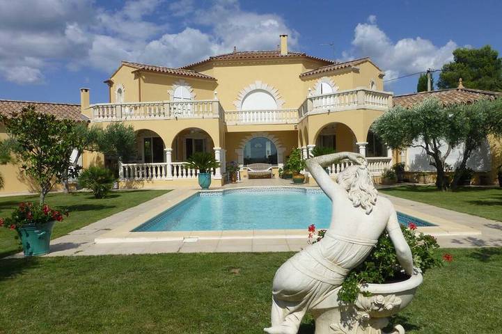 Location de vacances pour 8 personnes, avec Jacuzzi ainsi que Terrasse et Jardin à Vendémian