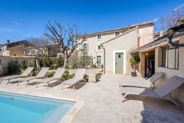 Location de vacances pour 8 personnes, avec jardin et terrasse à Maillane - 2