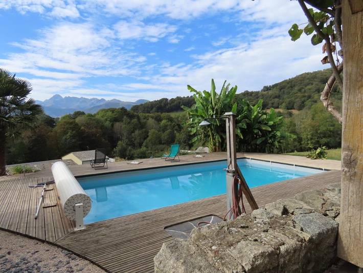 Location de vacances pour 8 personnes, avec Terrasse et Jardin ainsi que Piscine et Vue à Soulan