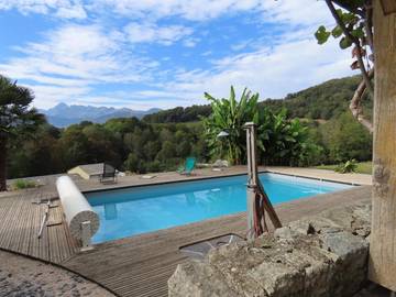 Gîte pour 8 personnes, avec vue ainsi que jardin et piscine, animaux acceptés à Soulan