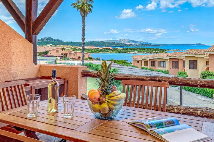 Holiday apartment for 3 people, with pool and view in Sardinia