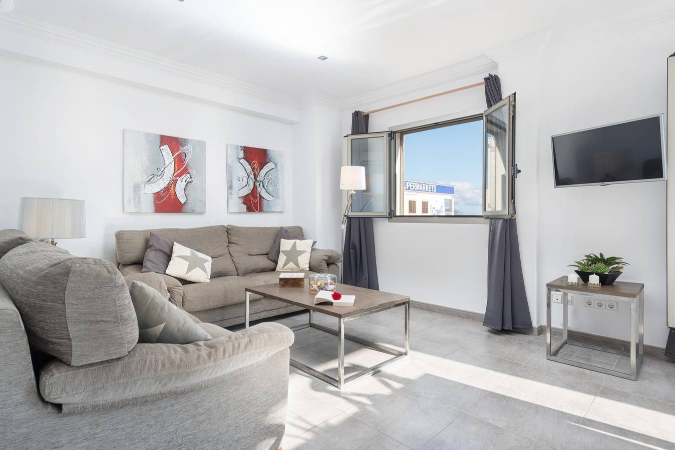 Hel ferieleilighet, Castello Platja - Beautiful apartment with sea views and only 100 metres away from the beach in Can Picafort. Free Wifi in Can Picafort, Santa Margalida