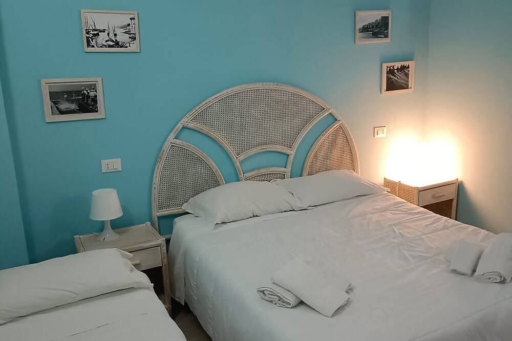 Double room, air conditioning, bathroom, in the center n6752 in Tropea, Vibo Valentia Province