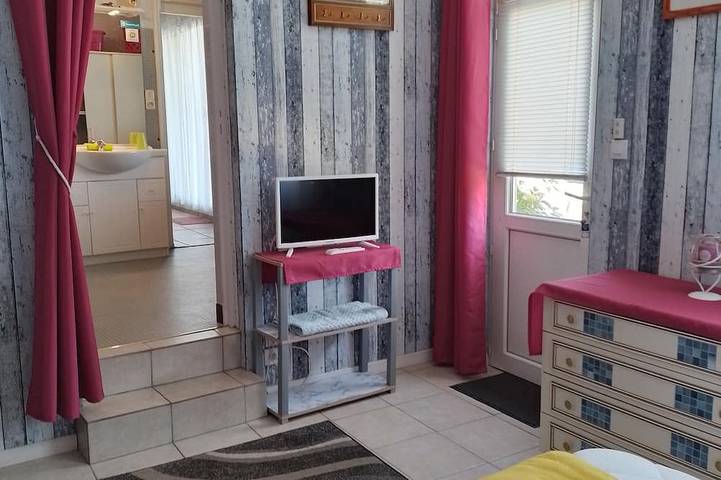 Location de vacances pour 3 personnes, avec terrasse et jardin dans Plage De La Banche Binic - 3
