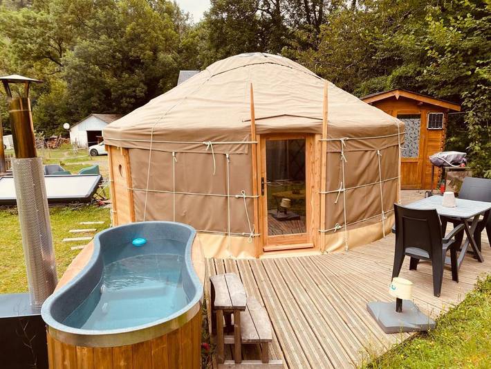 Tente pour 2 personnes, avec Terrasse et Jardin ainsi que Sauna et Vue