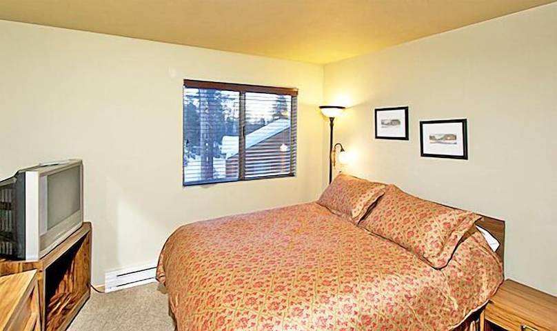 Vacation rental for 6 people, with hot tub and balcony in Mammoth Lakes