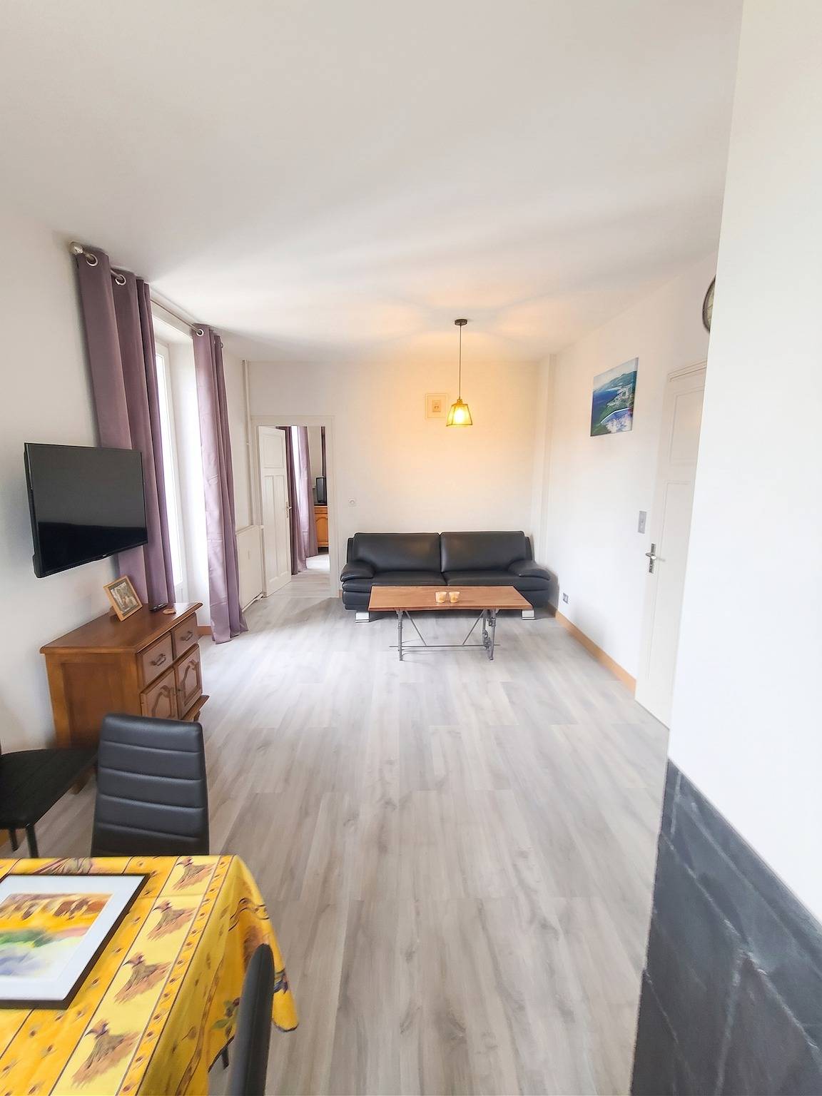 Appartement entier, Appartement confortable à La Bourboule, 64 m², balcons agréables in La Bourboule, Parc naturel régional des Volcans d'Auvergne