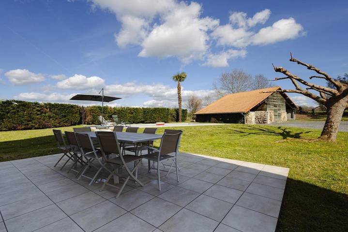 Location de vacances pour 10 personnes, avec piscine et jardin à Narrosse - 3