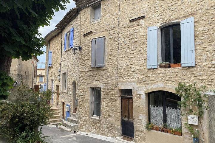 Location de vacances pour 8 personnes, avec terrasse à Saint-Martin-de-Castillon