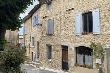 Location de vacances pour 8 personnes, avec terrasse à Saint-Martin-de-Castillon