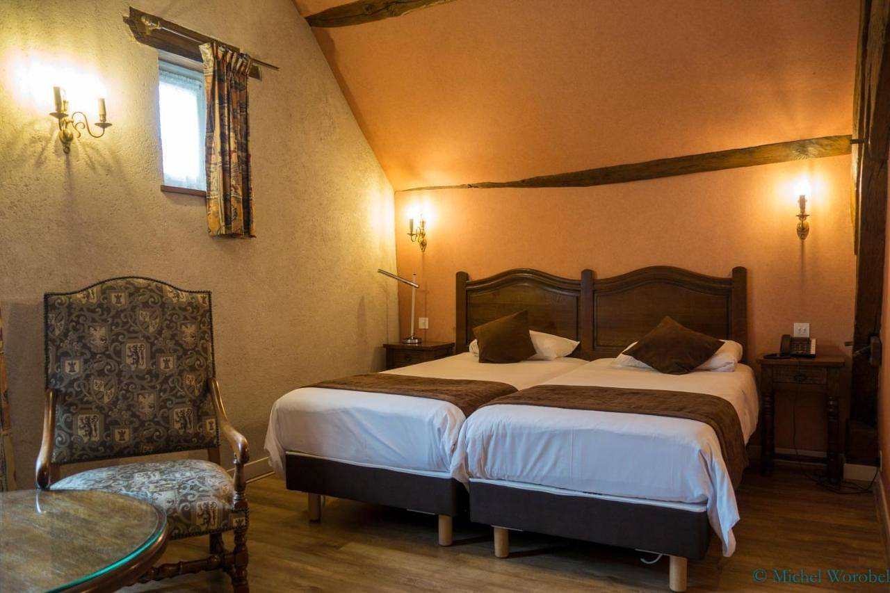 Logis Hotel - Le Relais Saint Vincent in Ligny-le-Châtel, Région d'Auxerre