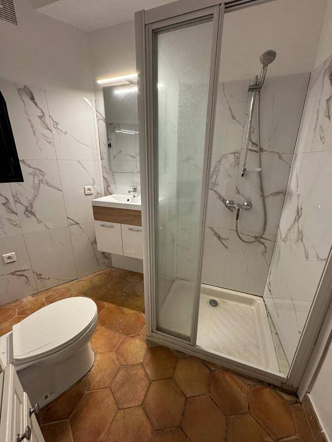 Gîte pour 2 personnes, avec vue ainsi que piscine et jardin à Falicon - 4