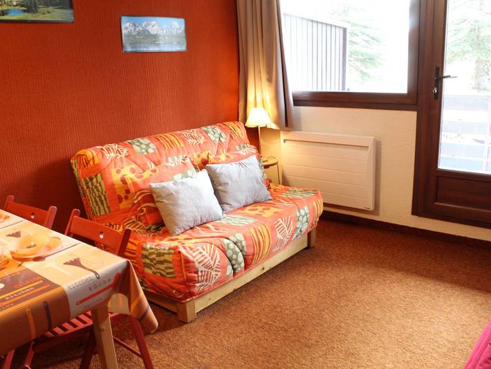Appartement entier, Studio charmant au pied des pistes, balcon sud, parking gratuit, animaux acceptés ! in Station de Risoul, Risoul
