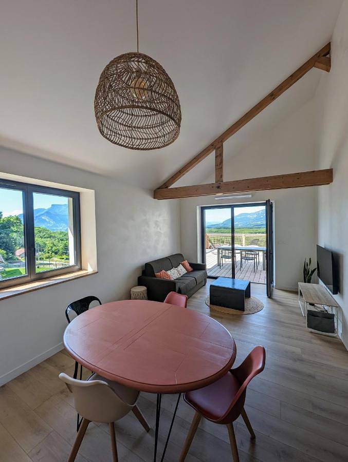 Appartement entier, Two-Bedroom Apartment in Chanaz, Région de Chambéry