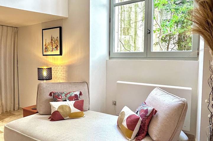 Location de vacances pour 2 personnes, avec jardin et terrasse dans Arenes De Nimes - 3