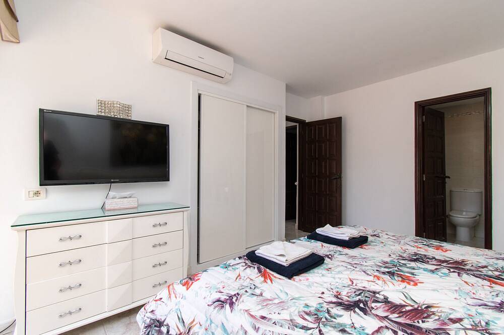 Villa Puerto Colon by Tenerife Villas Online Co Uk in Playa Puerto Colón, Adeje