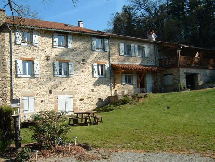 Location de vacances pour 5 personnes, avec jardin et piscine à Dompierre-les-Églises