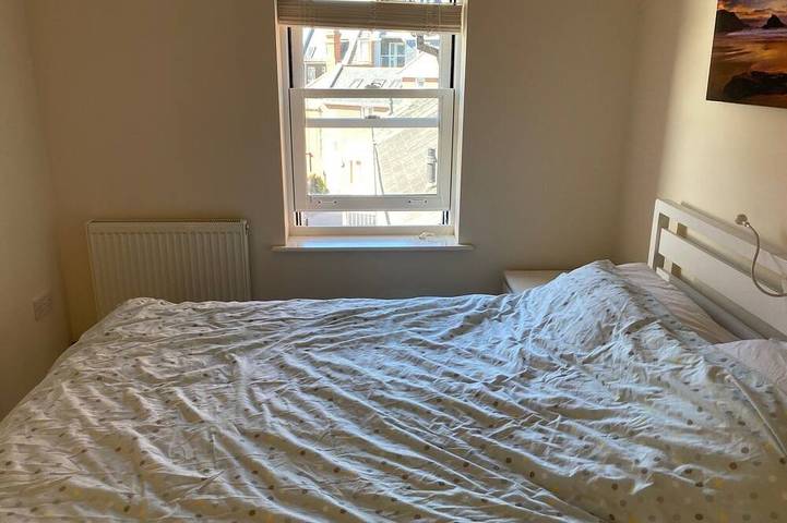 Entire apartment, A lovely quiet new flat 50 yards from the beach in the centre, parking included. in Swanage, Dorset