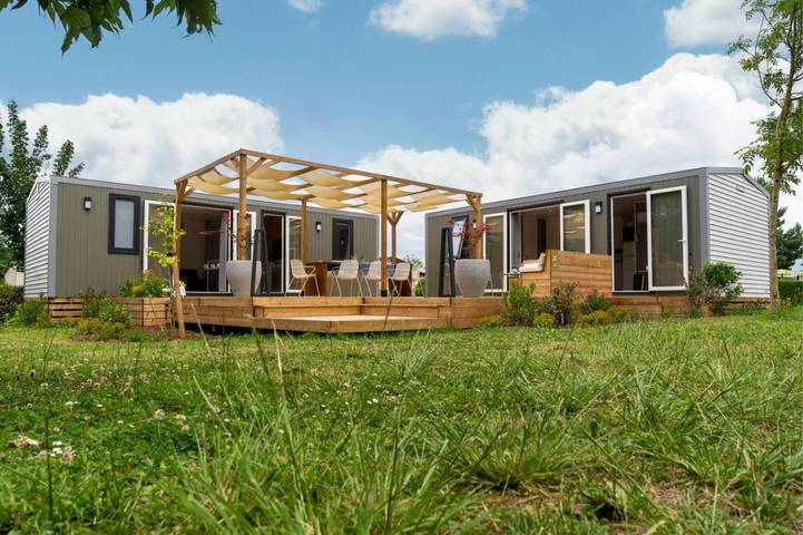 Mobil home pour 10 personnes, avec jardin et piscine, adapté aux familles dans Boulazac Isle Manoire