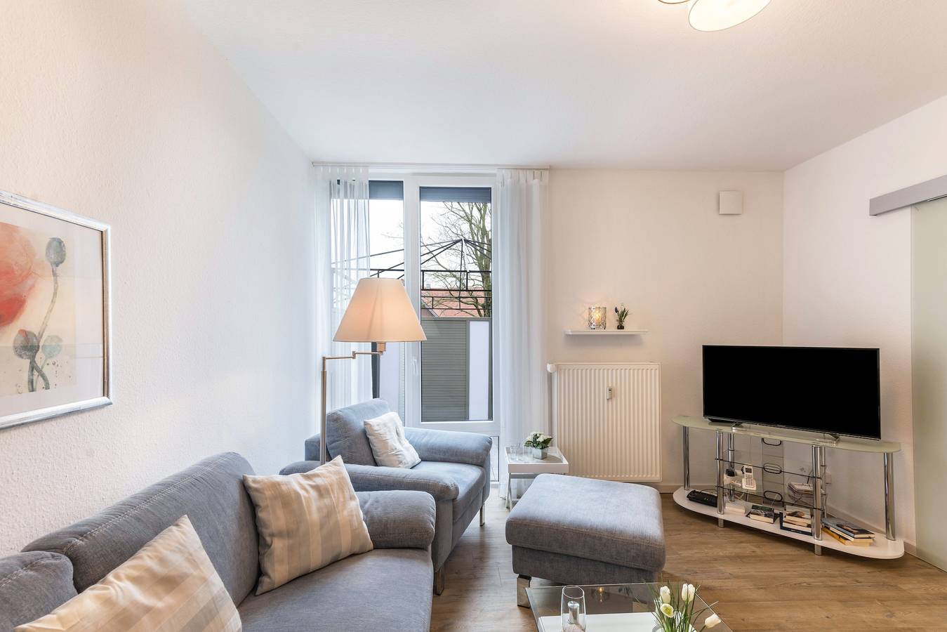 Cosy Holiday Apartment “Am Horumertief” on Dyke with Wi-Fi, Terrace & Garden; Parking Available