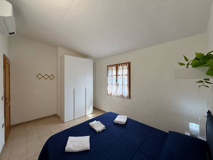 Appartamento intero, Appartamento 'Casa Bougainville Cala D'Ambra' con Vista Mare, Wi-Fi e Aria Condizionata in San Teodoro, Olbia-Tempio