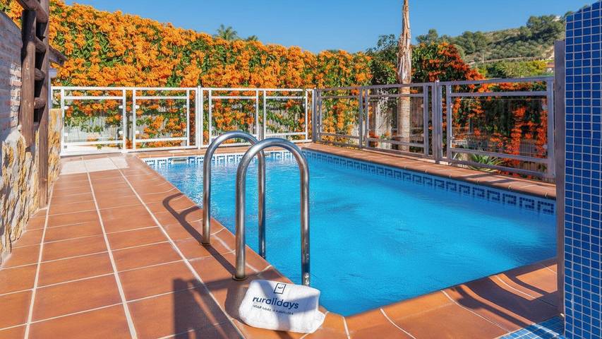 Finca für 4 Personen, mit Pool und Balkon/Terrasse in Nerja - 2