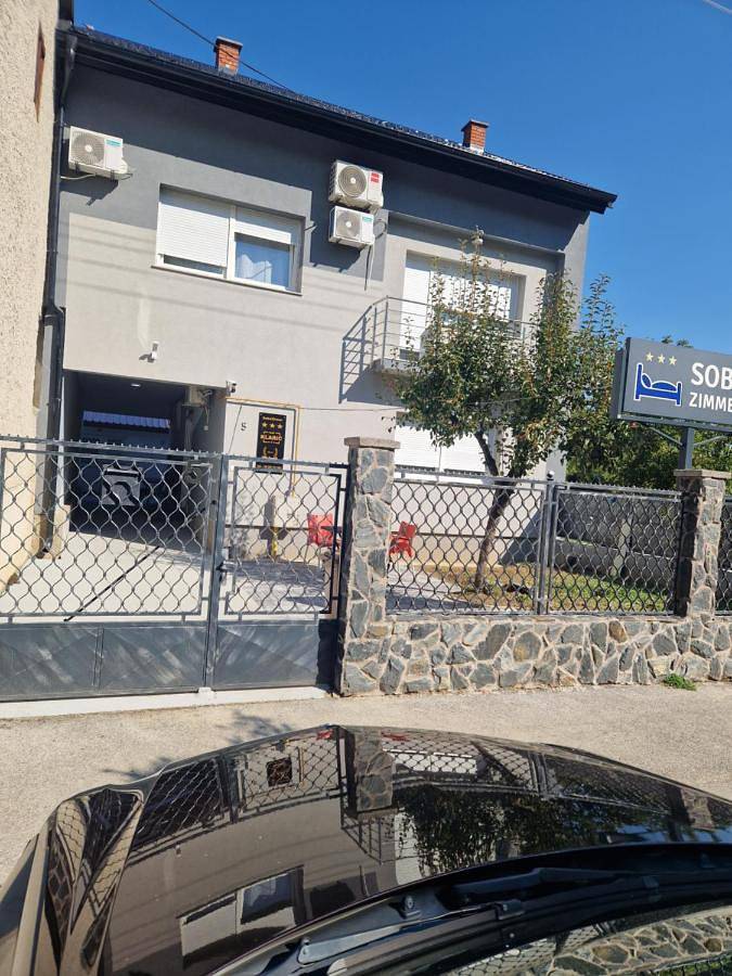 Gîte pour 3 personnes, avec Terrasse et Vue dans Nova Gradiska