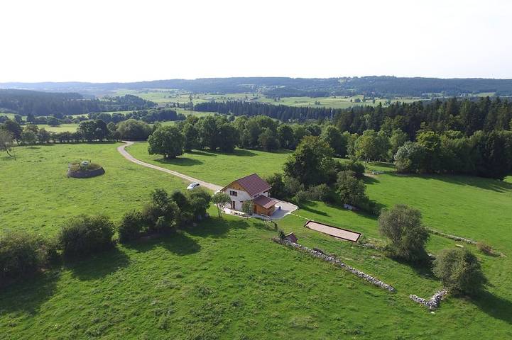 Maison de vacances pour 11 personnes, avec jardin et terrasse dans le Doubs