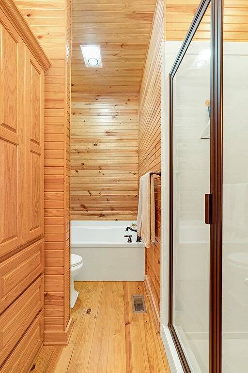 Vacation rental for 8 people, with yard and hot tub as well as terrace in Hot Springs Village