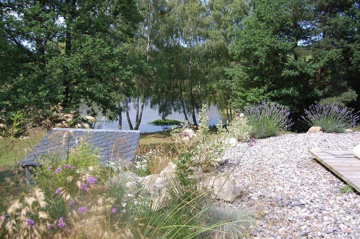 Chambre d’hôte pour 2 personnes, avec vue sur le lac et jardin ainsi que vue et piscine en Corrèze - 4