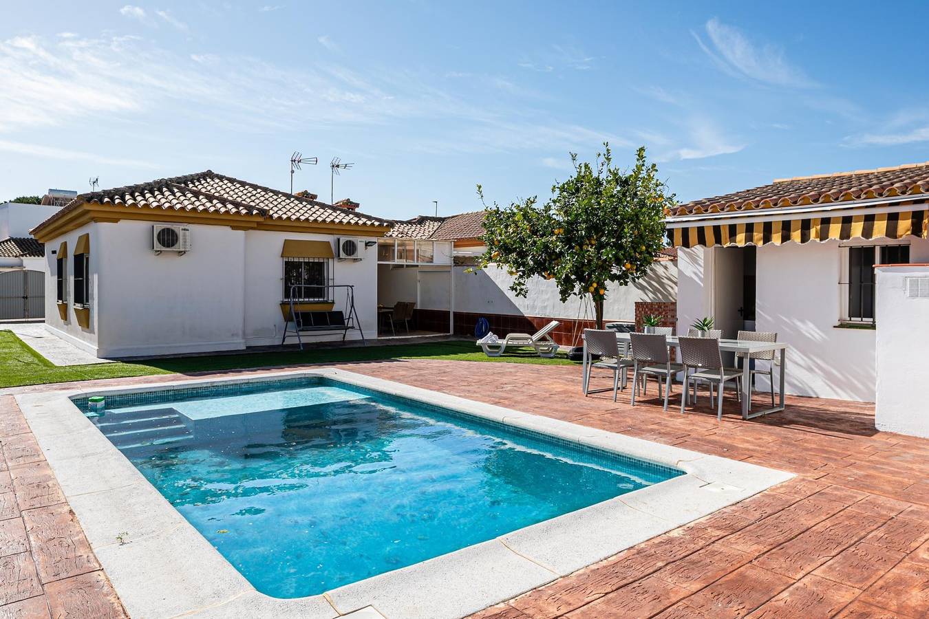 Alquiler de Chalet con Aire Acondicionado y piscina privada. in Sancti Petri, Chiclana de la Frontera