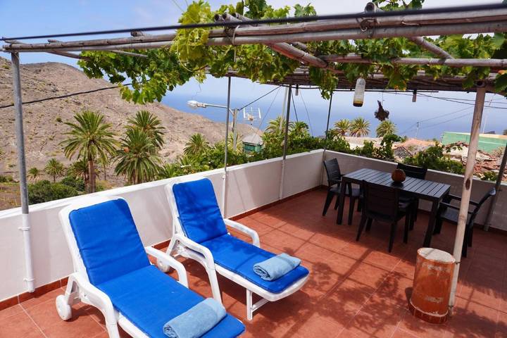 Gîte pour 6 personnes, avec Balcon et Jardin dans Alojera