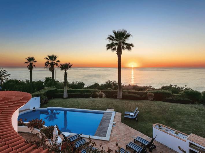 Villa para 10 pessoas, com jardim e piscina e ainda terraço and vista para o mar em Vale do Lobo