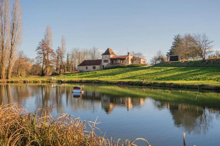 Location de vacances pour 10 personnes, avec jacuzzi et jardin, adapté aux familles à Cours-de-Pile - 3