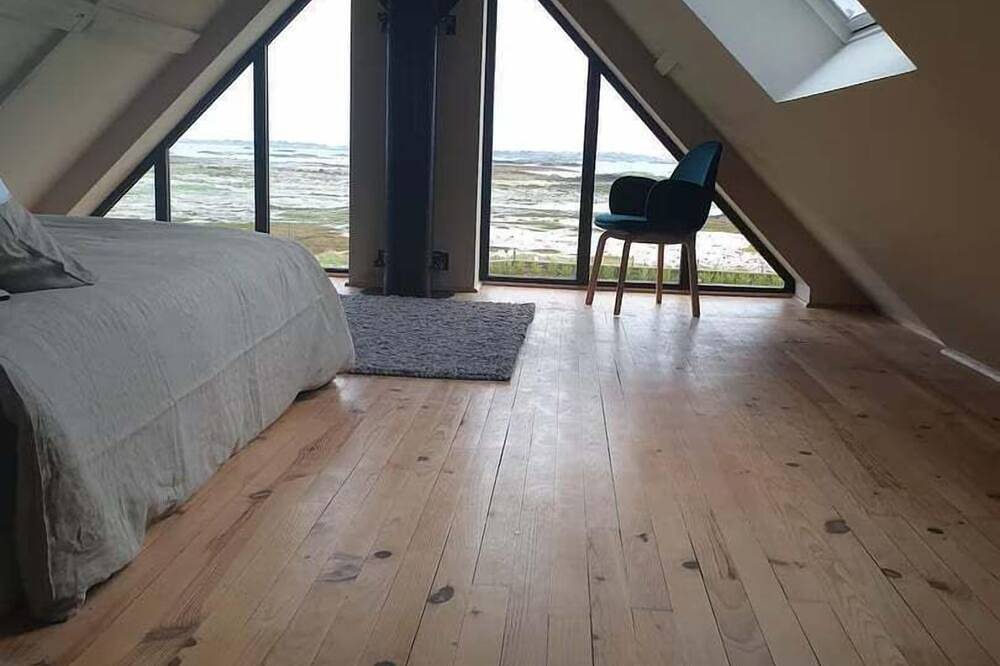 Signature Villa with Blue Horizon & Pool in Lanmodez, Rosa Granitküste