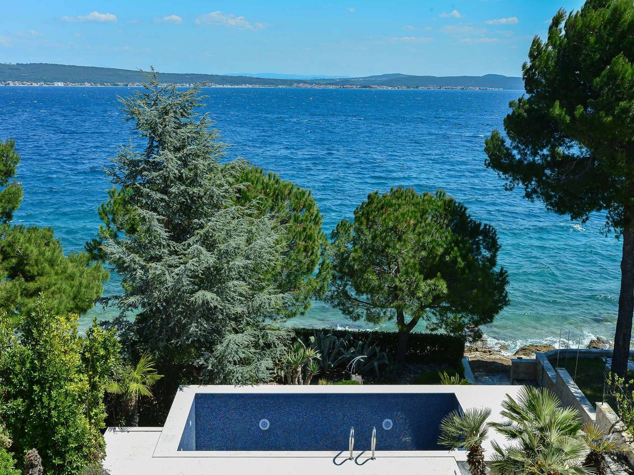 Beachfront Villa Mediterranea with pool in Kali, Insel Ugljan