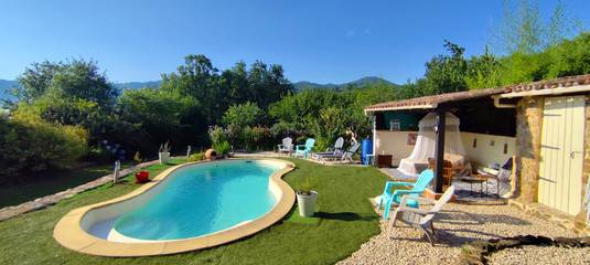Gîte pour 6 personnes, avec piscine ainsi que jardin et terrasse à Molières-sur-Cèze