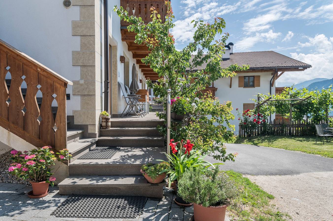 Entire apartment, Apartment "Montis Moarhof Natur Apartments" with Mountain View, Shared Terrace & Wi-Fi in Tschöfas, Lajen