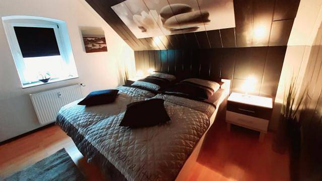 Ferienwohnung für 3 Personen, mit Terrasse und Garten sowie Ausblick in Ettringen