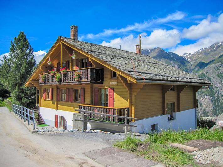 Ferienwohnung für 4 Personen, mit Terrasse und Garten in Grächen