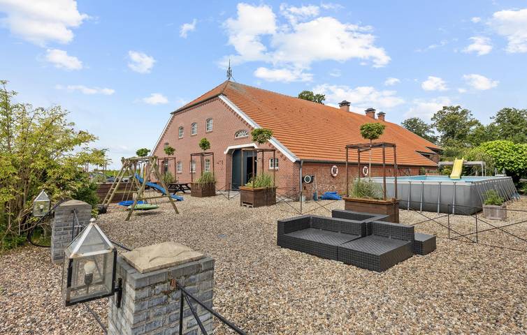 Bauernhof für 10 Personen, mit Garten und Pool sowie Ausblick und Terrasse, mit Haustier