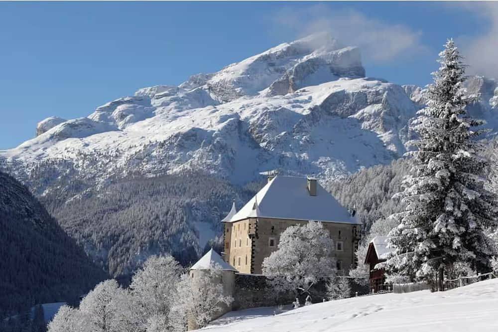 Luxury Chalet at the Foot of the Dolomites by the Castle in Funtanacia, Abtei