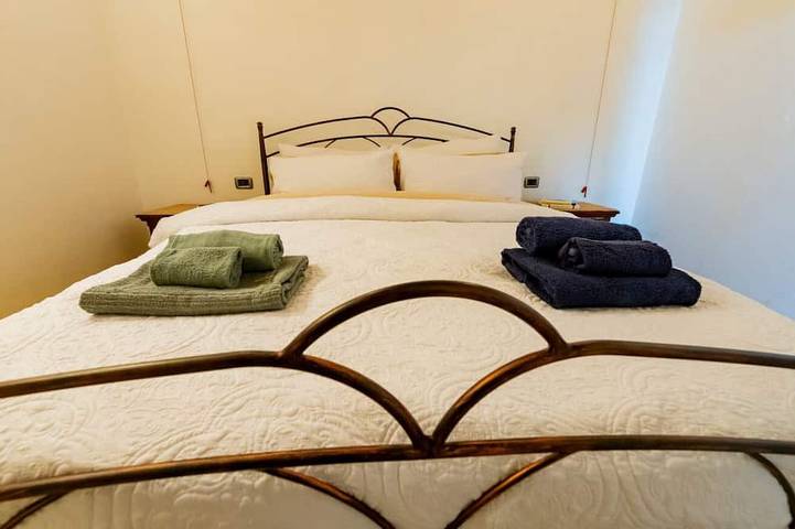 Ganze Wohnung, Charming and comfortable 85 square meters apartment, perfect for four people, located in a detached period building with vaulted ceilings (access via steps).The property is centrally located near the Belvedere di Vasto (pedestrian area) and enjoys a sple in Vasto, Chieti Provinz