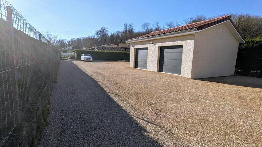 Location de vacances pour 4 personnes, avec jardin et vue dans Villieu-Loyes-Mollon - 4