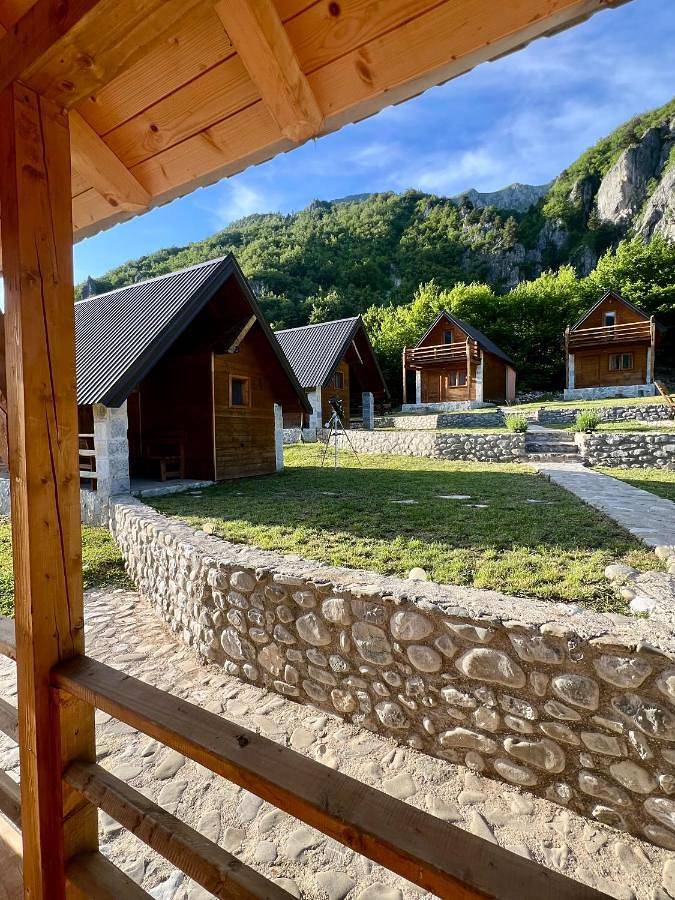 Bungalow für 3 Personen, mit Ausblick und Seeblick sowie Garten in Montenegro - 3
