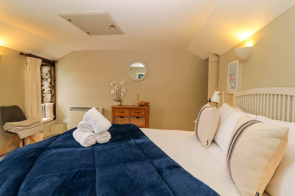 4 Trenhaile Terrace, Malpas, Cornwall in Cornwall