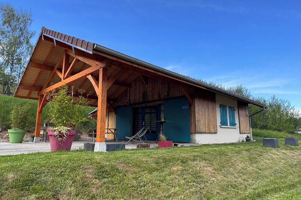 Au P’tit Chalet. Animaux de compagnie acceptés in Les Piards, Parc naturel régional du Haut-Jura