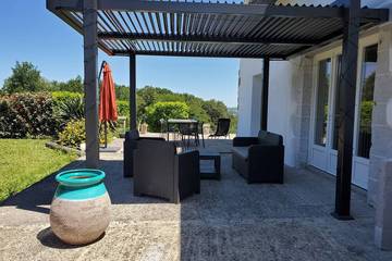 Gîte pour 8 personnes, avec jacuzzi ainsi que jardin et terrasse à Saint-Lon-les-Mines