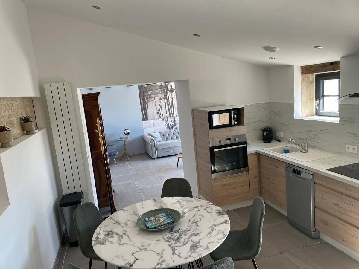 Two-Bedroom House in Saint-Gelais, Région de Niort