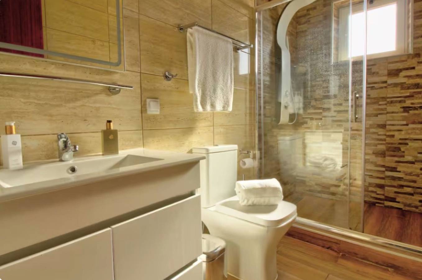 Habitación 'Quarto 3' con piscina compartida, terraza compartida y Wi-Fi in Moncarapacho, Ria Formosa